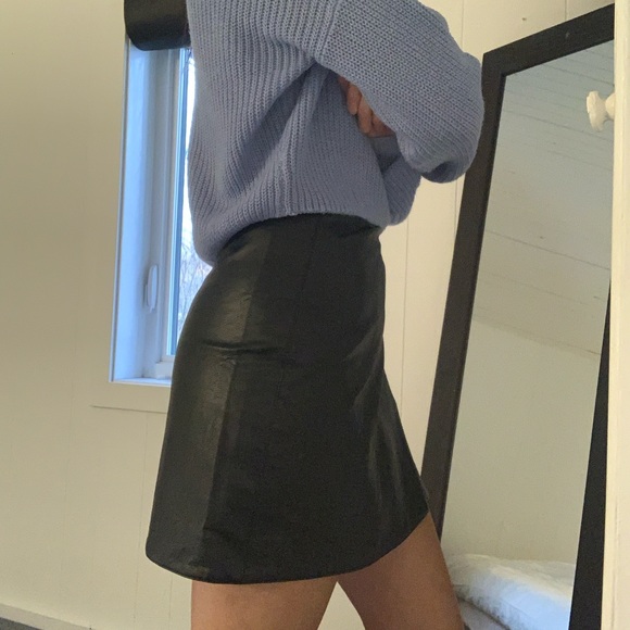 Faux leather skirt - Picture 3 of 6